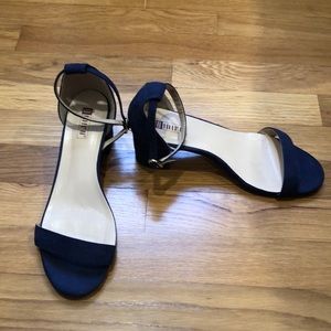 Navy blue heel, good condition